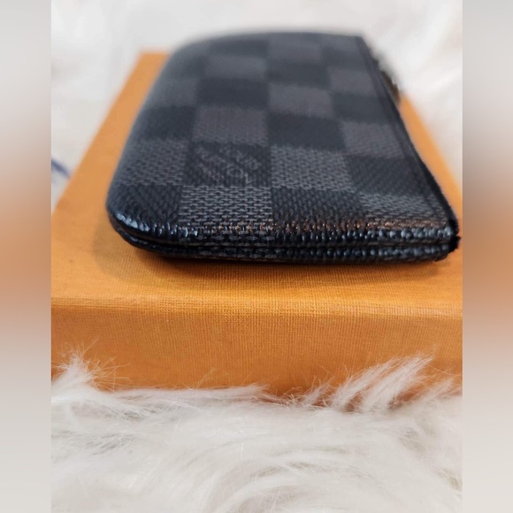 đź–¤LOUIS VUITTON DAMIER GRAPHITE KEY POUCH đź–¤ - Picture 4 of 11